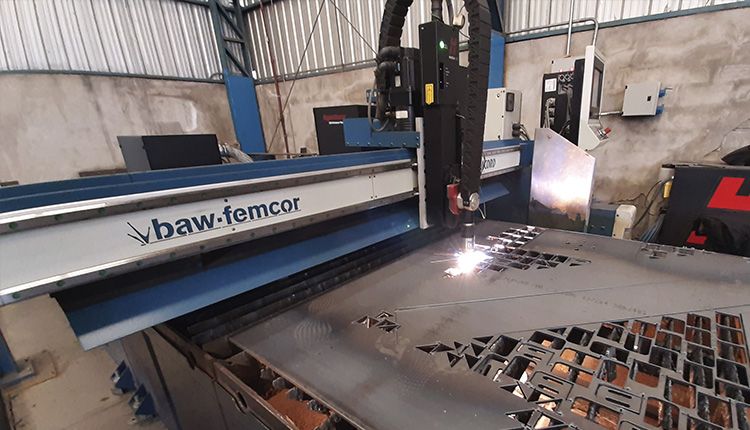 Servicio de corte pantógrafo CNC de alta producción.